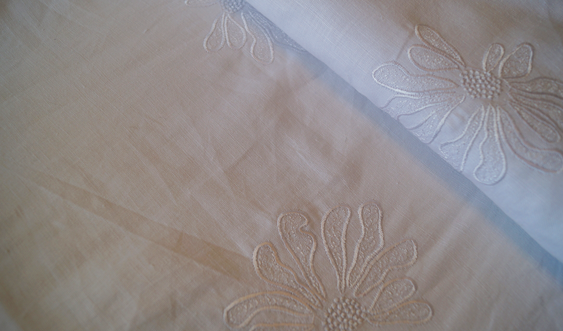 Lino 100% Natural - Blanco con Flor Bordada