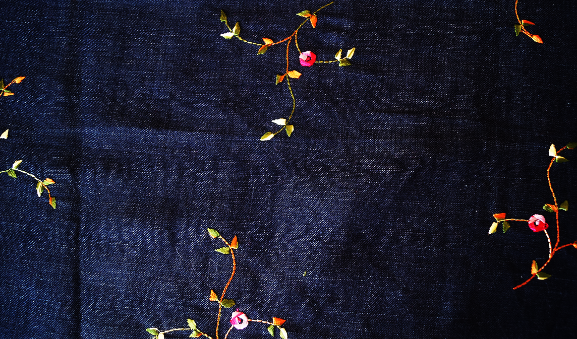 Lino 100% Natural - Azul Marino con Flores Bordadas