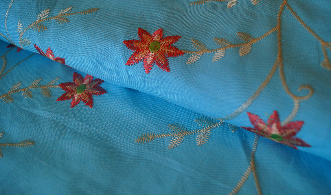 Lino 100% Natural - Celeste con Flores Bordadas