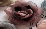Flor de tela color burdeo