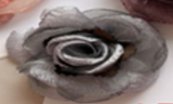 Flor de tela, color gris