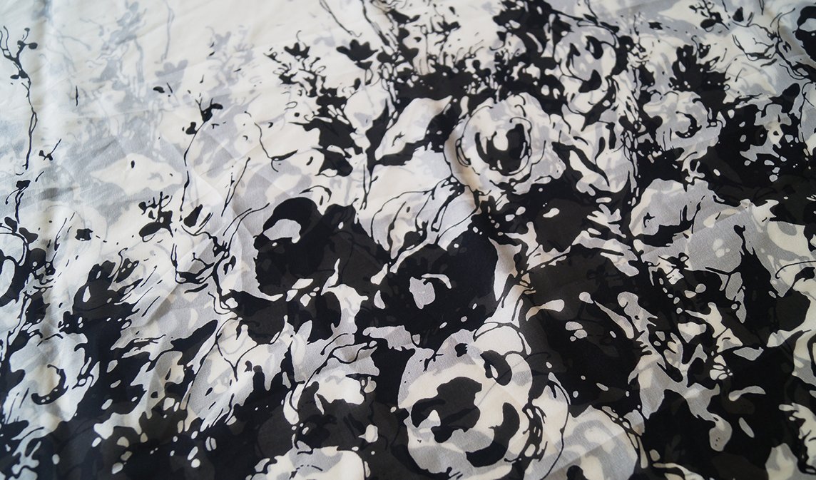 Seda Chiffón - Blanco Flores Negras