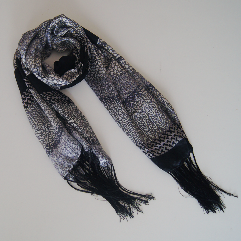 Foulard de Seda con Flecos - Etnico Blanco y Negro