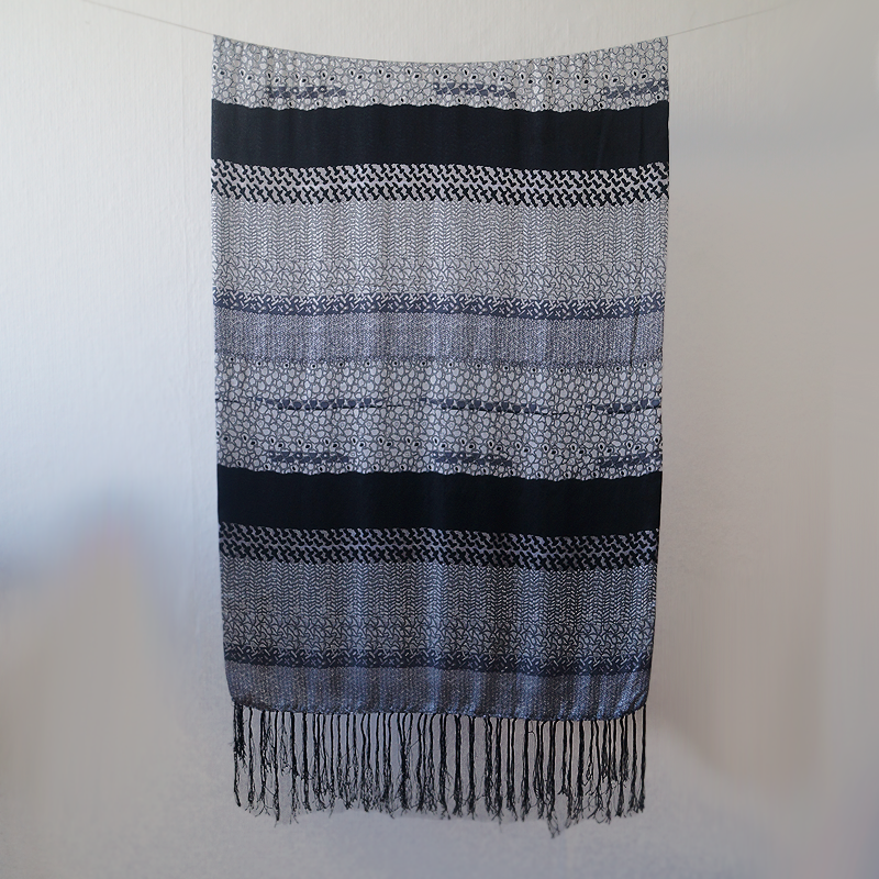 Foulard de Seda con Flecos - Etnico Blanco y Negro