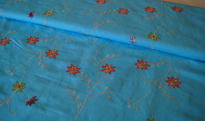 Lino 100% Natural - Celeste con Flores Bordadas