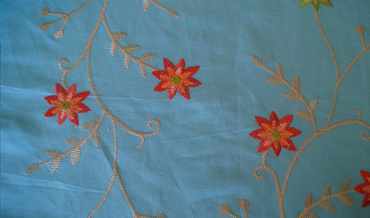 Lino 100% Natural - Celeste con Flores Bordadas
