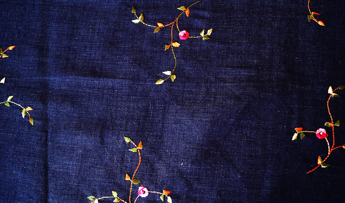 Lino 100% Natural - Azul Jeans con Flores Bordadas