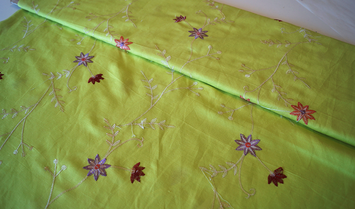 Lino 100% Natural - Verde Claro con Flores Bordadas