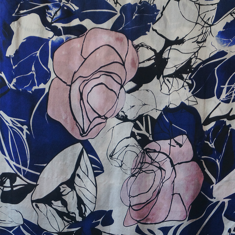 Foulard de Seda con Flecos - Rosas y hojas azules